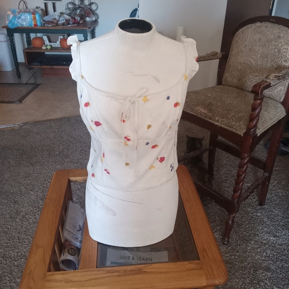 ADORABLE White Floral Cropped Tank Top NWT Size Large Juniors - Picture 5 of 6